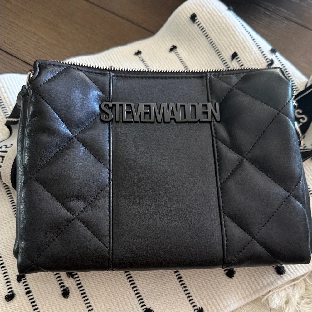 Steve Madden Black Quilted Crossbody Bag with Wallet - Picture 2 of 5